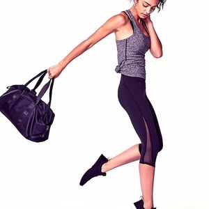 NWT Lululemon Crops "Train Times" 17" Size 8 Black